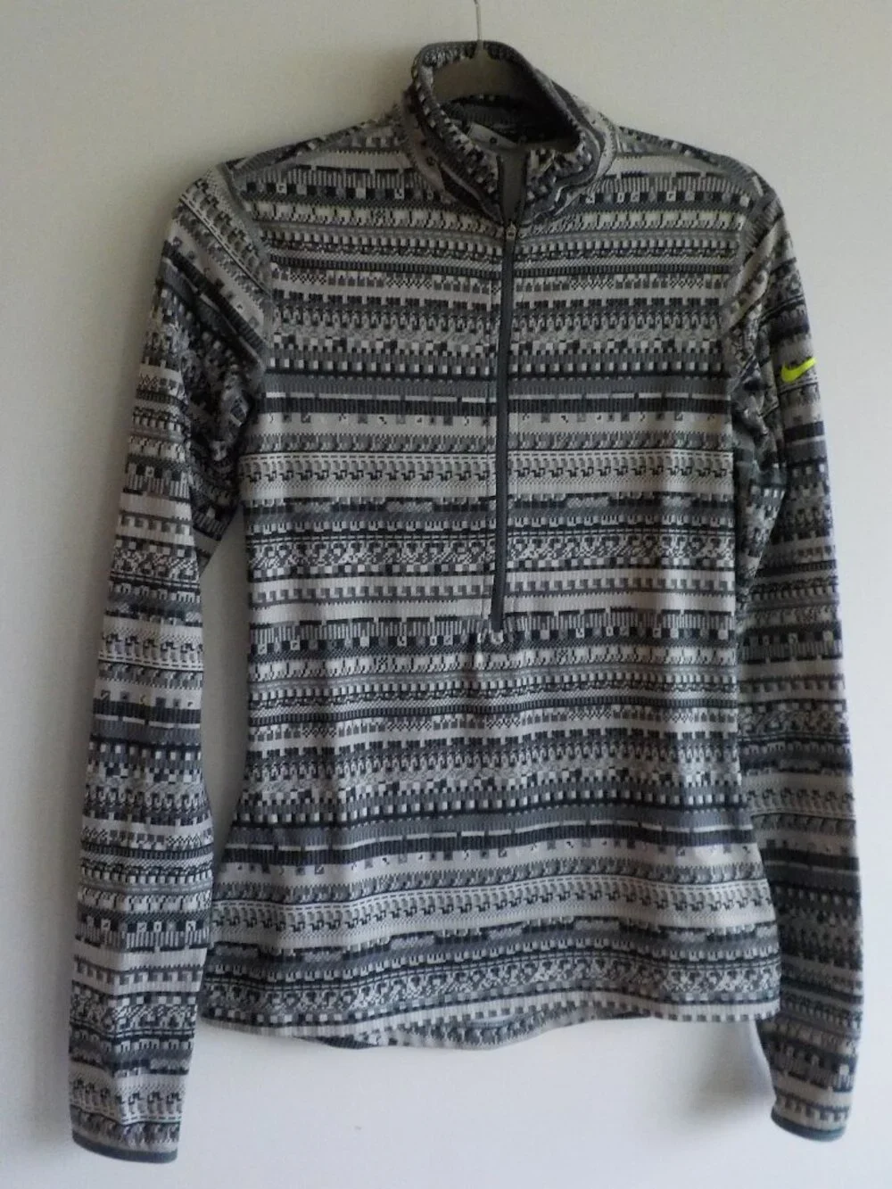 Nike Top Dri-Fit - X-Small/Small - Grey Stripe Long Sleeve 1/4 Zip (2383)